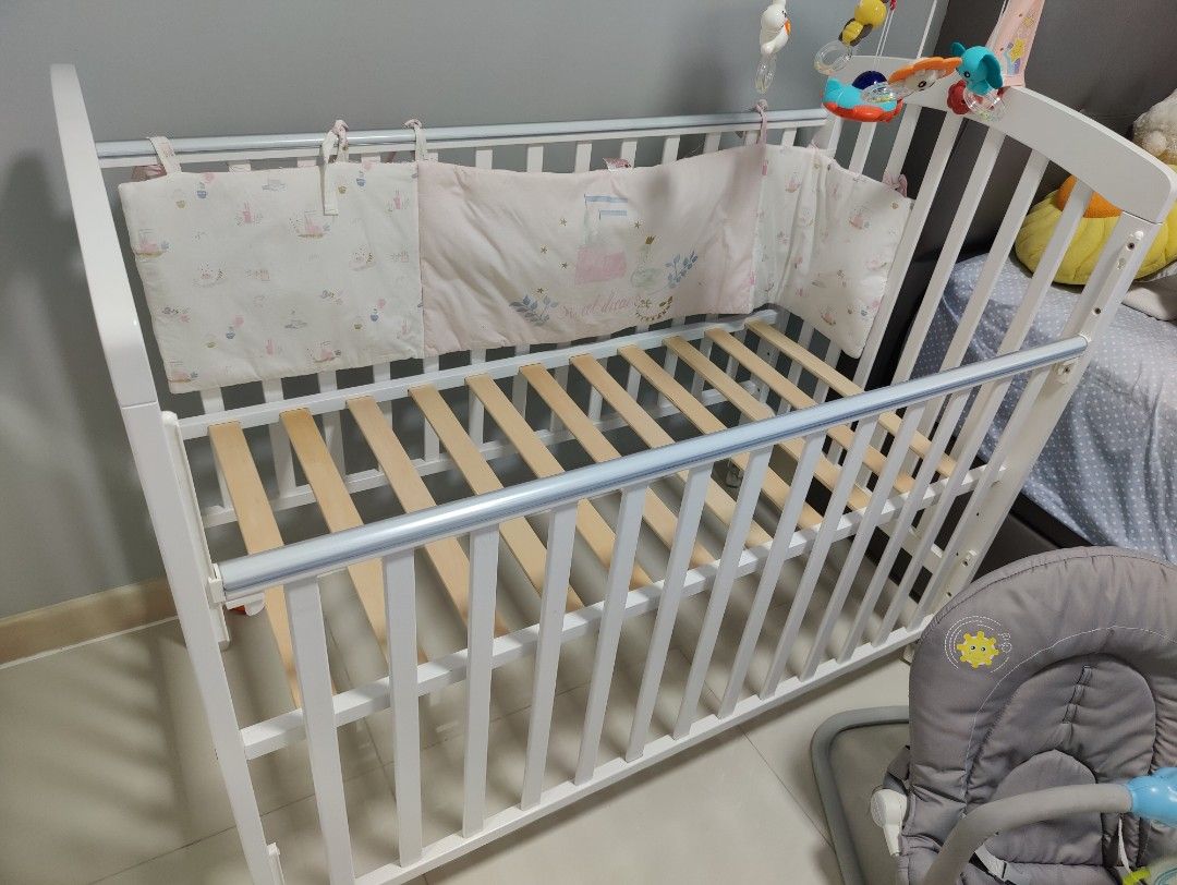 picket and rail baby cot, Babies & Kids, Baby Nursery & Kids Furniture