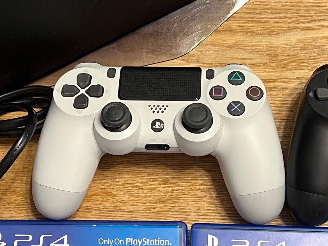 Playstation 4 Pro 1TB with 2 original controllers+charging stand ...