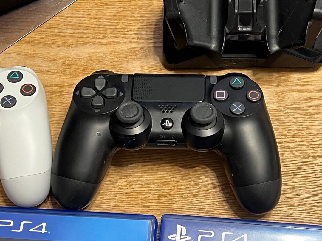Playstation 4 Pro 1TB with 2 original controllers+charging stand ...