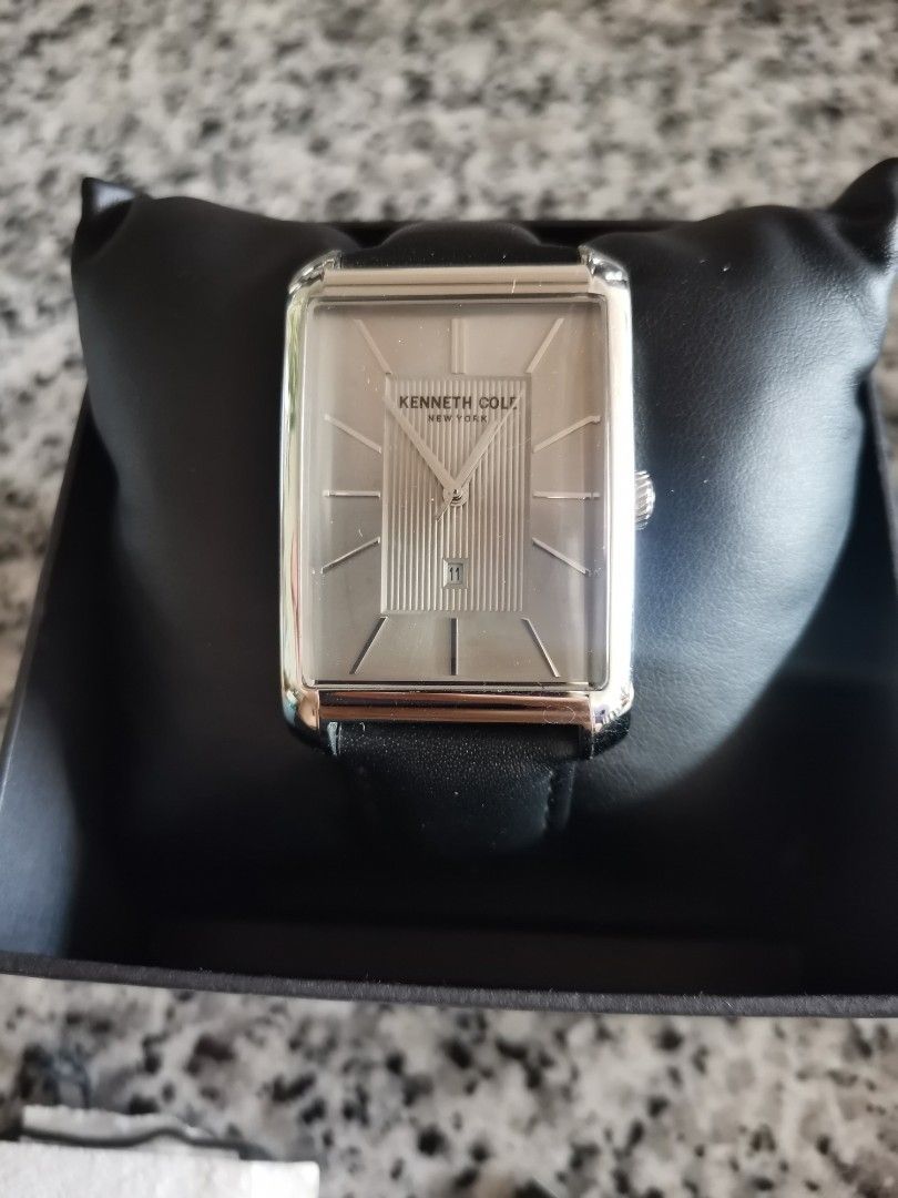 Preloved Kenneth Cole Men s Leather Strap watch Luxury Watches