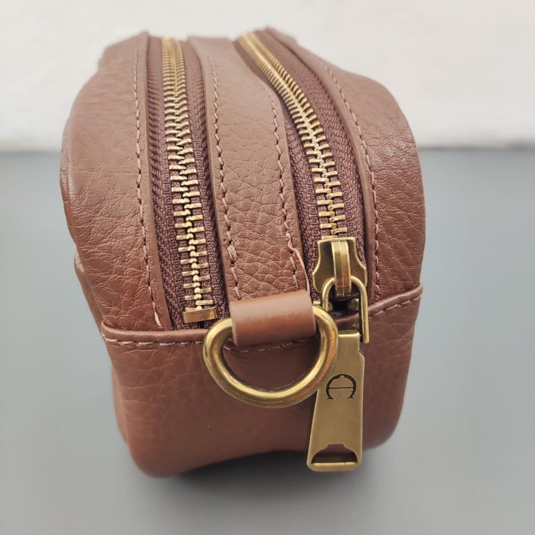 Ready PRELOVED Etienne aigner adeline camera bag with 2 long strap luggage Strap kecil belum pernah dipakai sama sekali Kelengkapan tag db ori