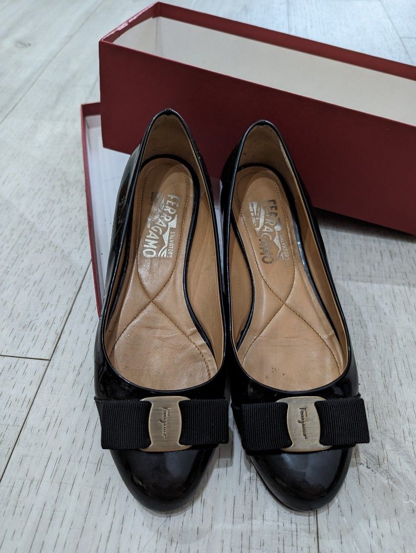 Salvatore ferragamo varina flats store