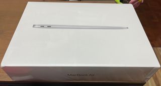 (Sealed Brand New) MacBook Air 2021 - Silver(13”M1 8GB/256GB)