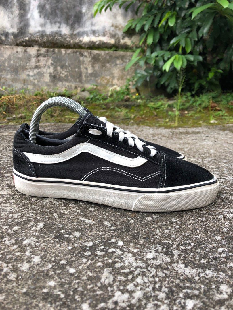 Sepatu vans out school hot sale