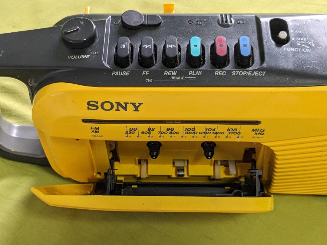 Sony Sports Cassette Radio Recorder CFM-101 Boombox PLEASE READ