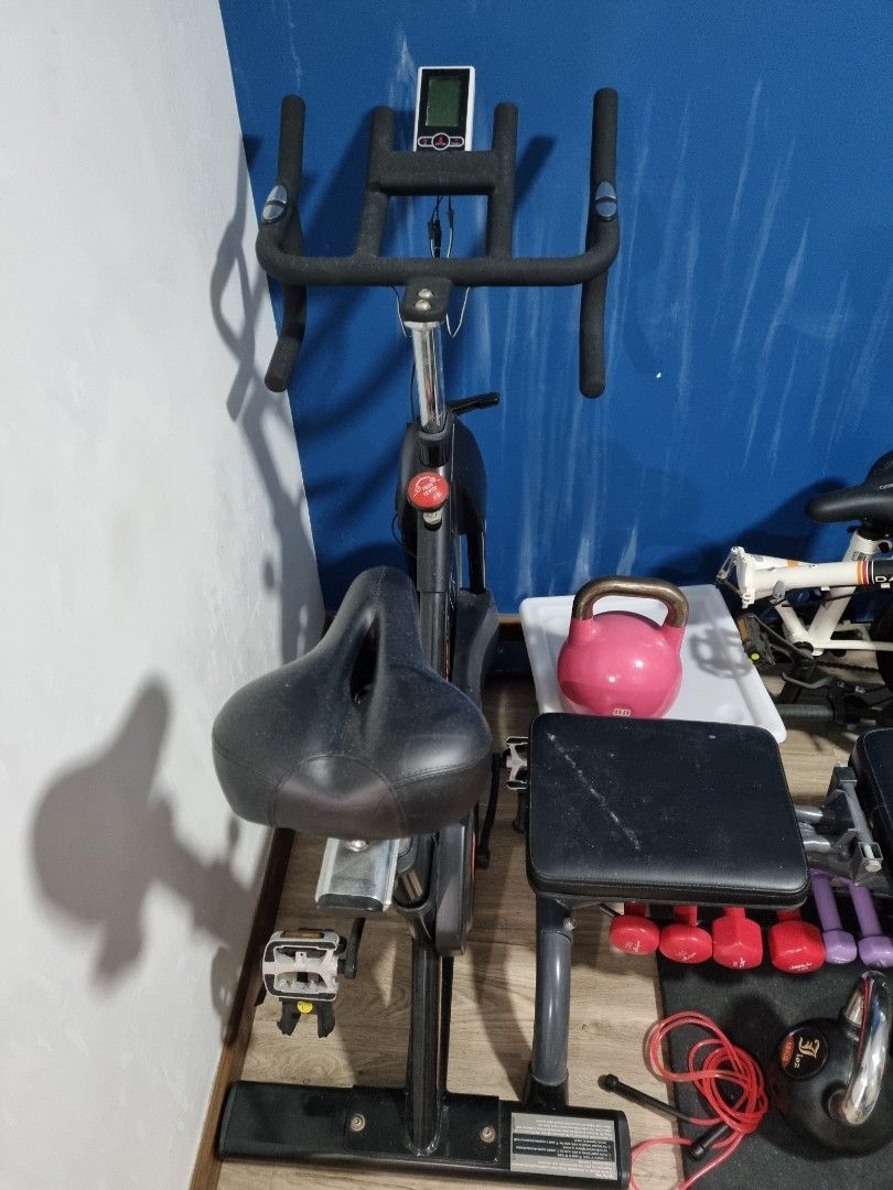 Stationary exercise bike, Sports Equipment, Exercise & Fitness, Cardio