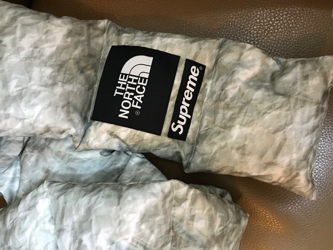 Supreme The North Face Paper Print 700-Fill Down Scarf 羽絨圍巾