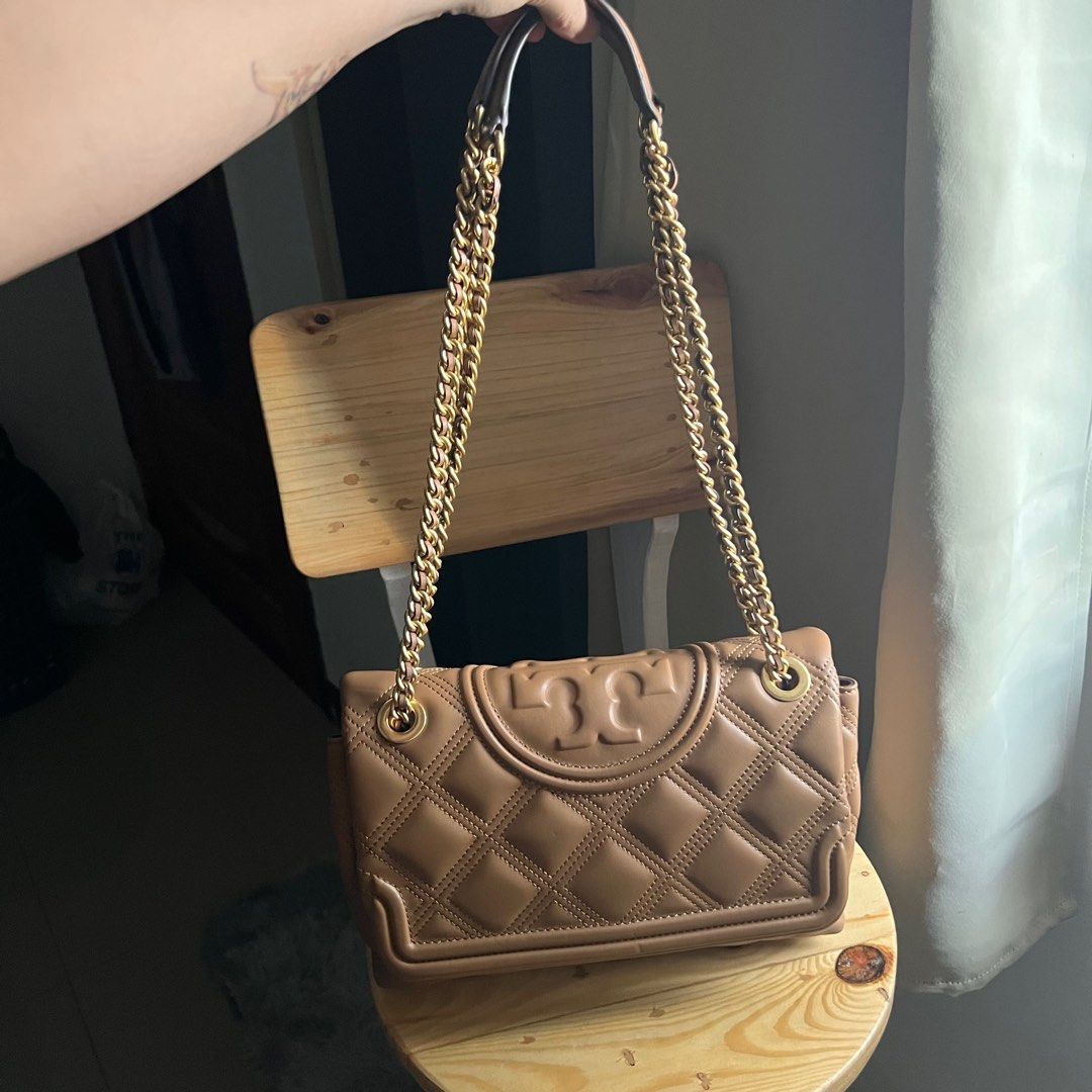 Tory Burch Soft Fleming Convertible (Category: Luxury Bags & Wallets) located in Mandaluyong City. Submitted by marz.shopping (Listing ID 1209439363, Image 2). Description: For pre order na po ito. 50% dp 3 weeks arrival.