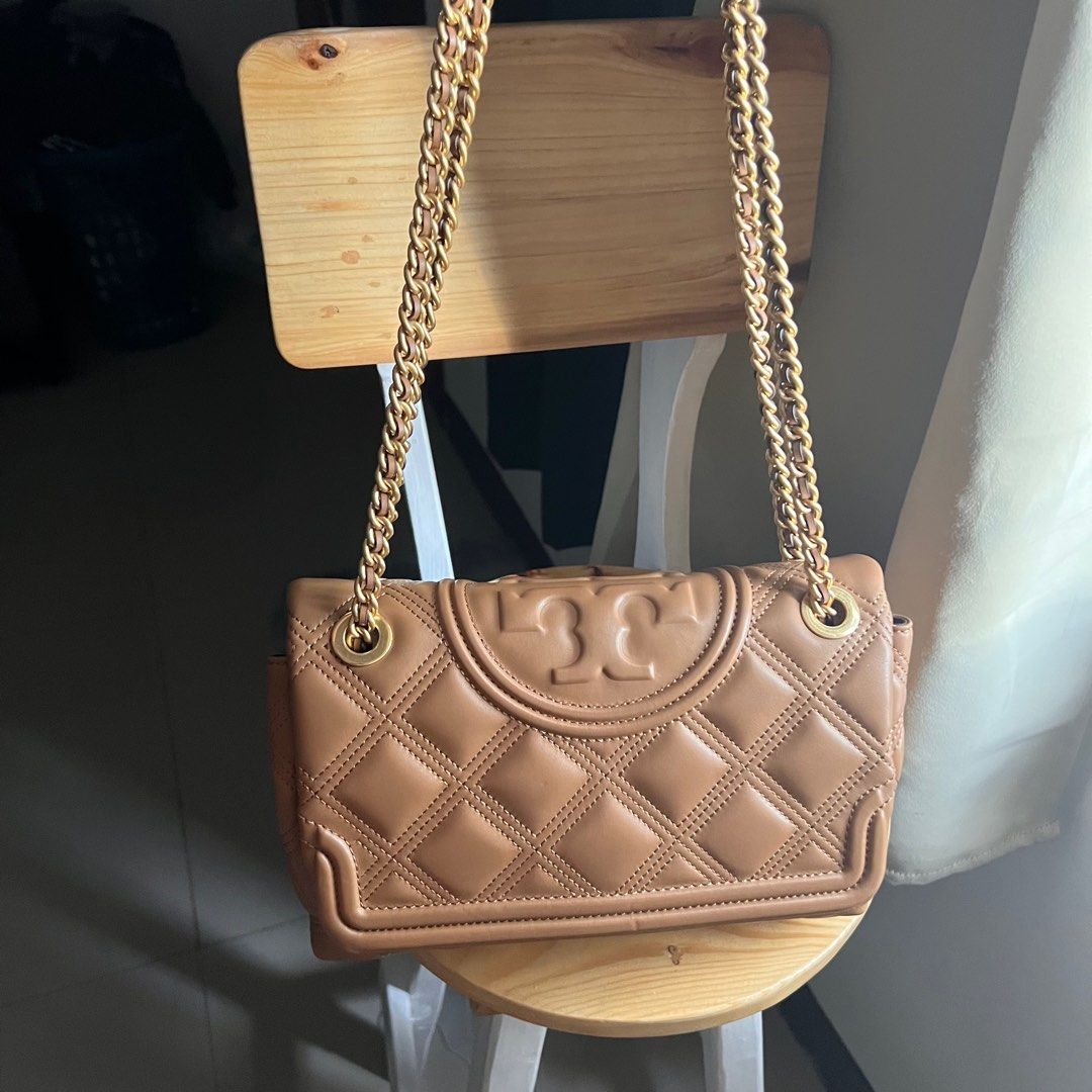Tory Burch Soft Fleming Convertible (Category: Luxury Bags & Wallets) located in Mandaluyong City. Submitted by marz.shopping (Listing ID 1209439363, Image 1). Description: For pre order na po ito. 50% dp 3 weeks arrival.