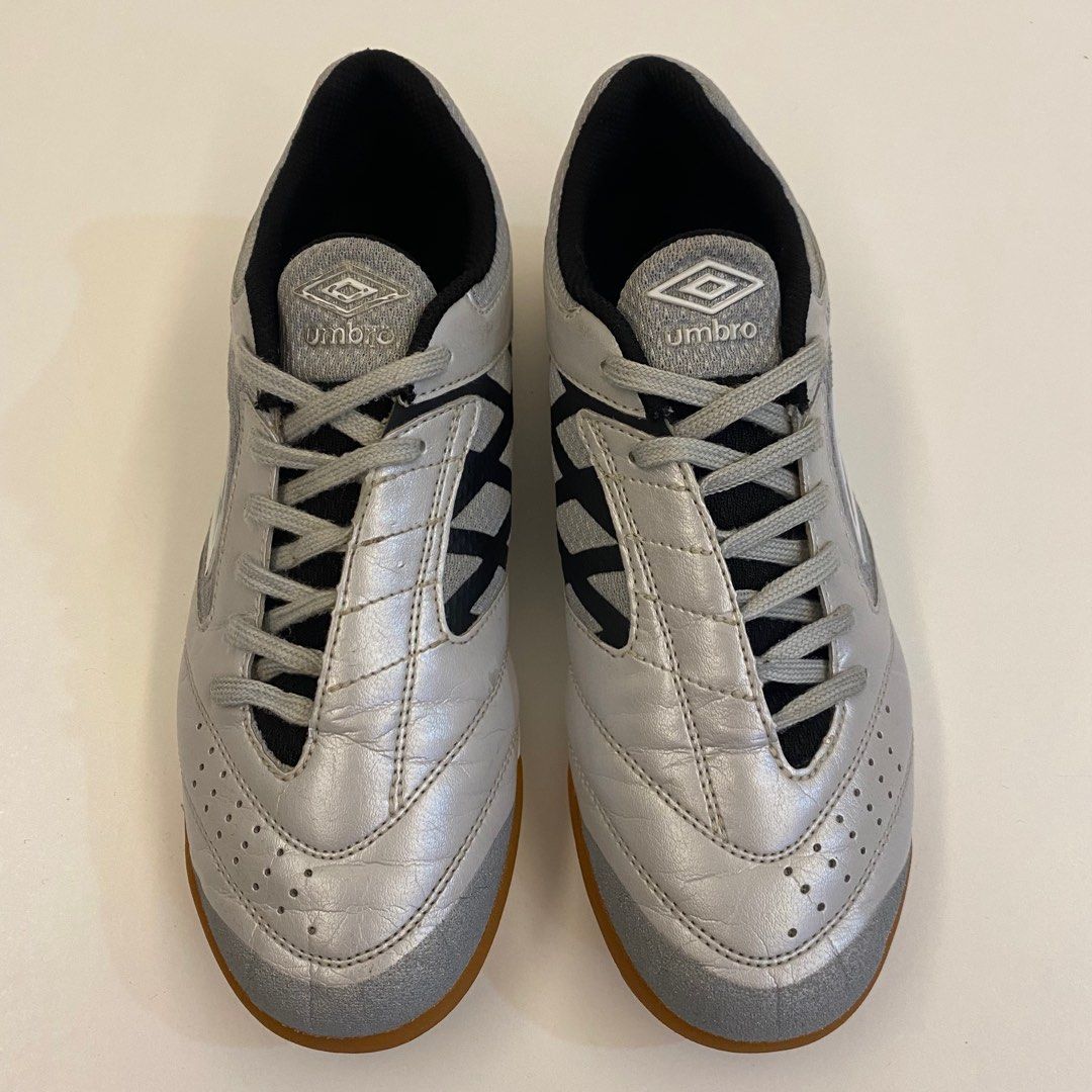 UMBRO LIGA SALA FUTSAL Men s Fashion Footwear Sneakers on Carousell