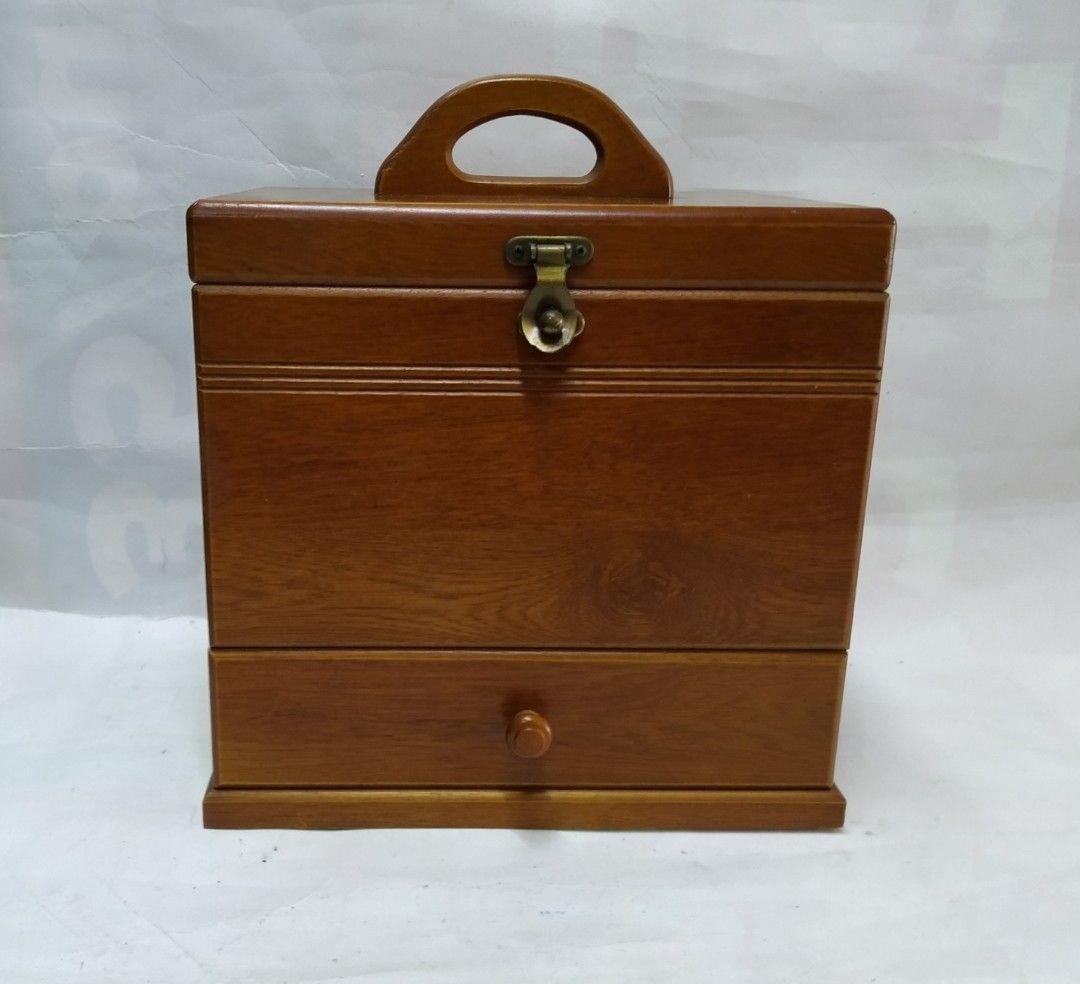 Vintage jewelry box with folding mirror, Women's Fashion, Coats
