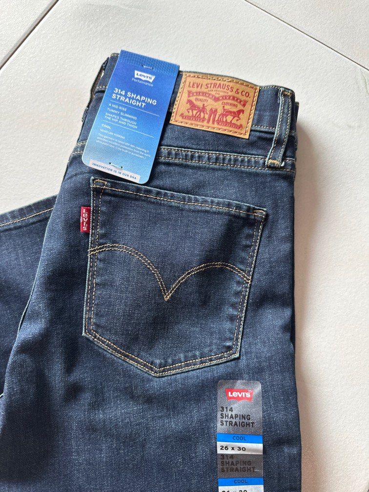 100% new Women Levi's Jeans 👖 ( 314 shaping Straight) Size 26x30, Men's  Fashion, Bottoms, Jeans on Carousell