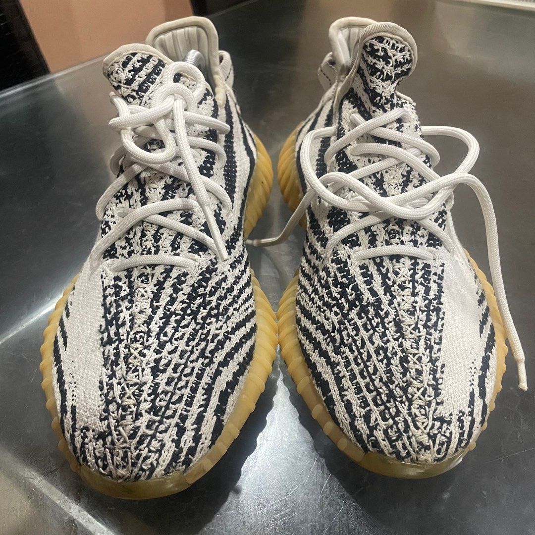 Yeezy 350 v2 Zebra