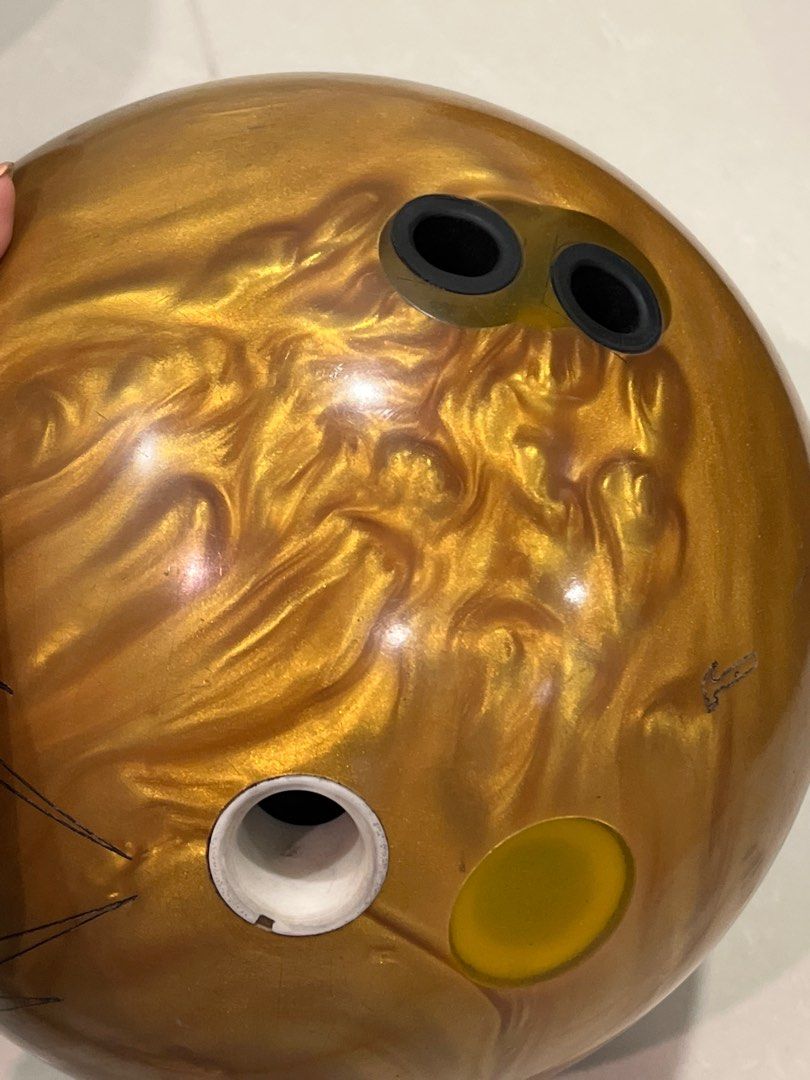13lb Black Widow Gold Bowling Ball, Sports Equipment, Sports & Games