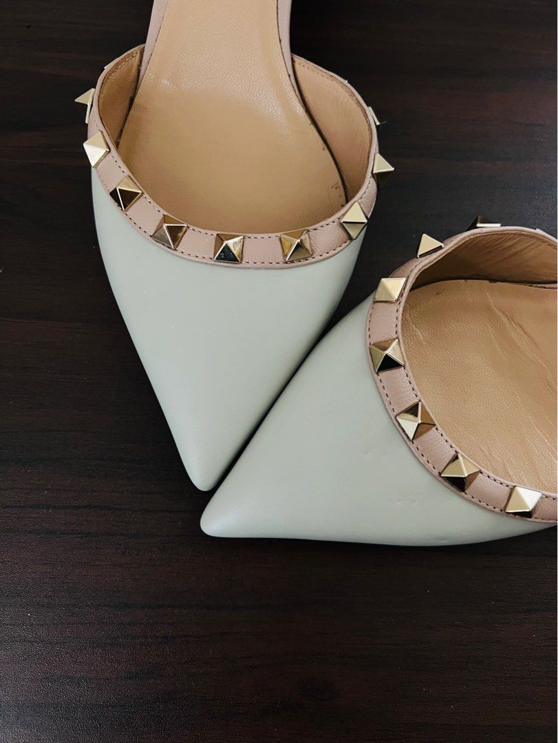 💯 Authentic Valentino Garavani Rockstud Heels (Category: Heels) located in Bulacan. Submitted by krstn0410 (Listing ID 1208521195, Image 3). Description: Paka susyal comfy Dress, pants, skirt, denim bagay lahat signs of wear Money back guaranteed S8 on tag.