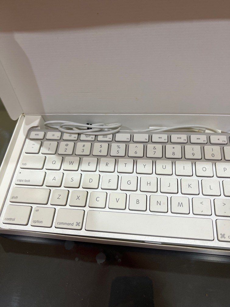 Apple Keyboard with Numeric Keypad (Wired), Computers & Tech, Parts