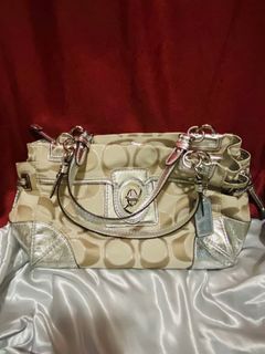 (Category: ) located in . Submitted by FashionFab (Listing ID 1209557618, Image 1). Description: .