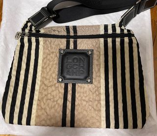 [Authentic] Longchamp sling cross body bag