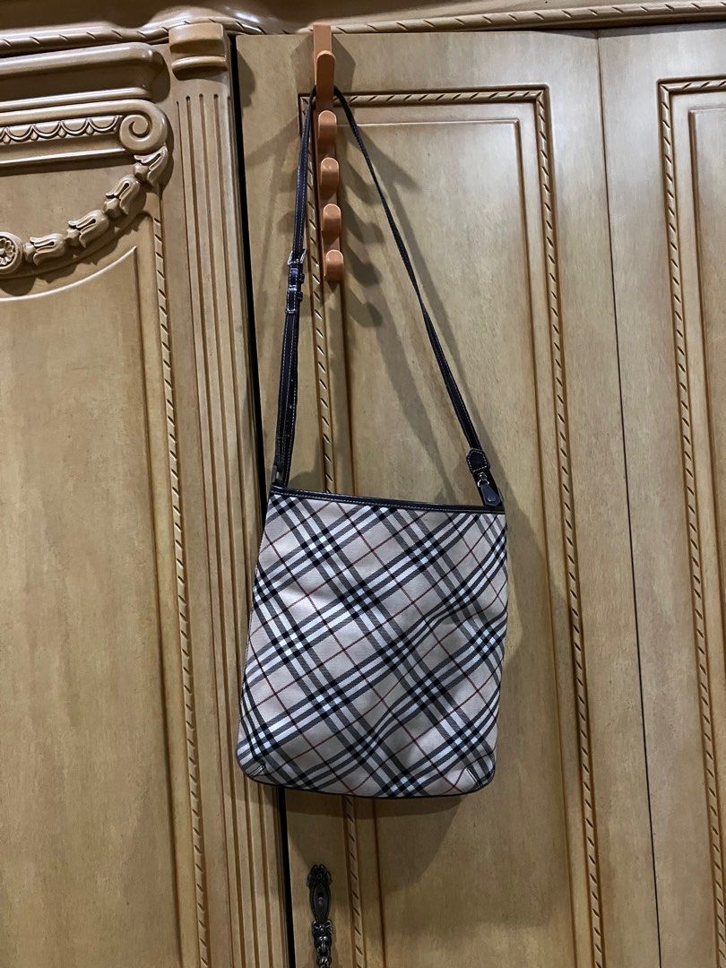Burberry Blue Label Sling Bag, Fesyen Wanita, Tas & Dompet di ...
