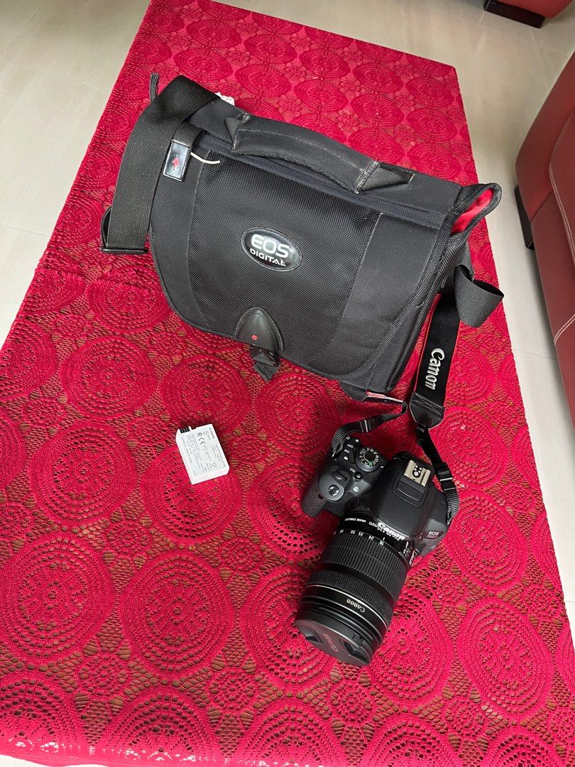 EOS Canon 700D includes battery and camera bag