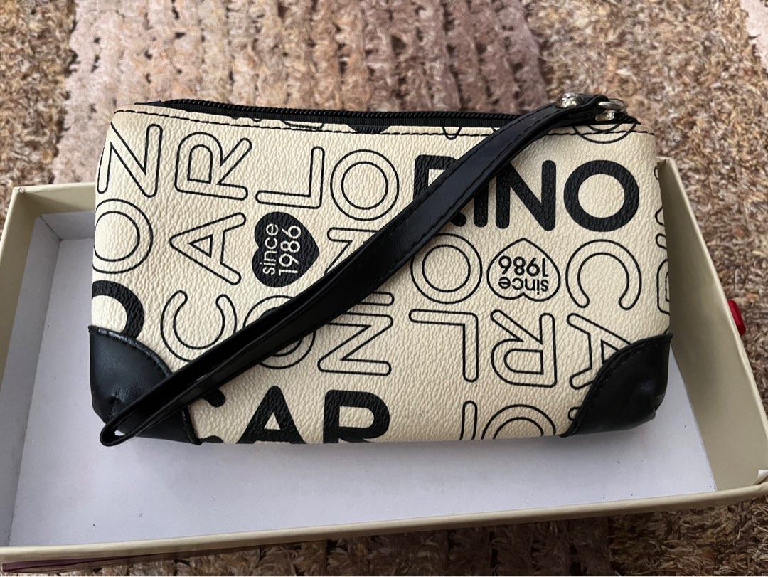 Carlo best sale rino wristlet