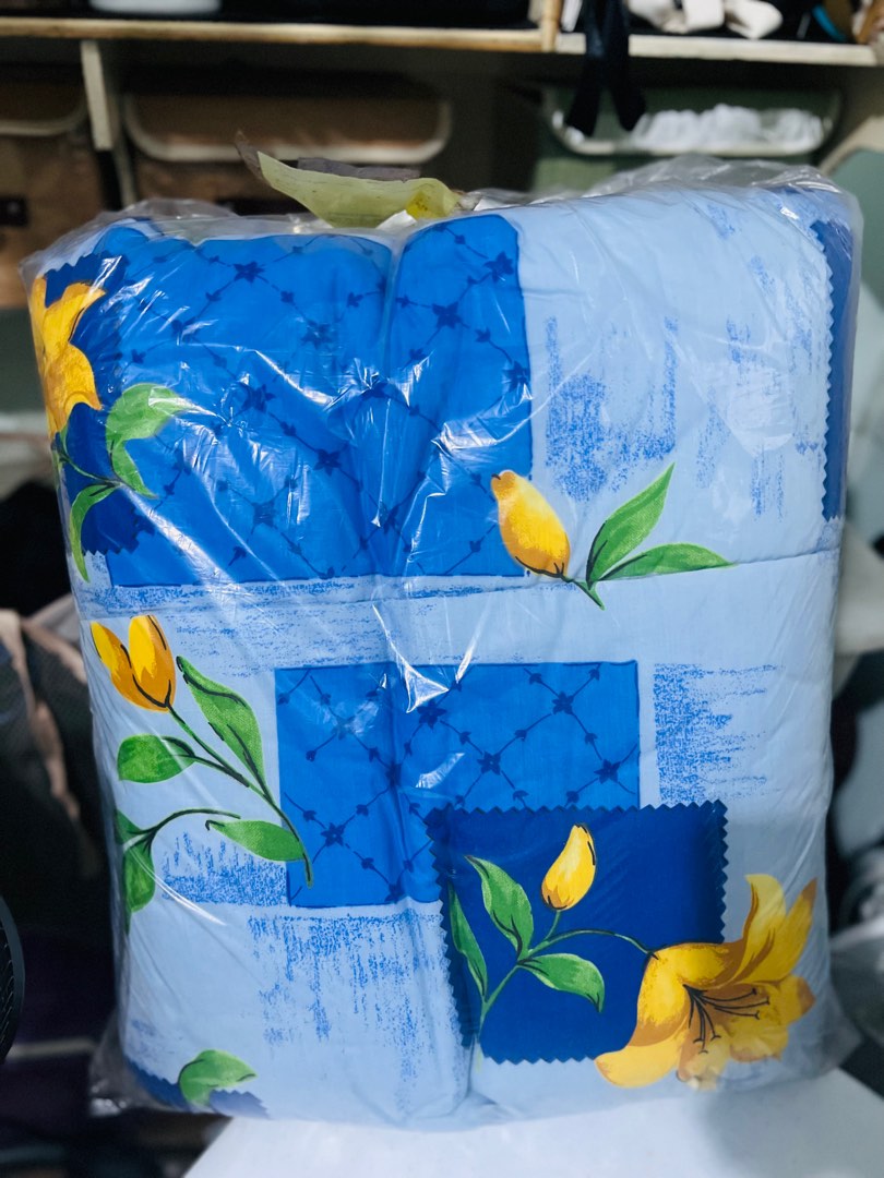 Comforter Queen size (88x92), Furniture & Home Living, Bedding