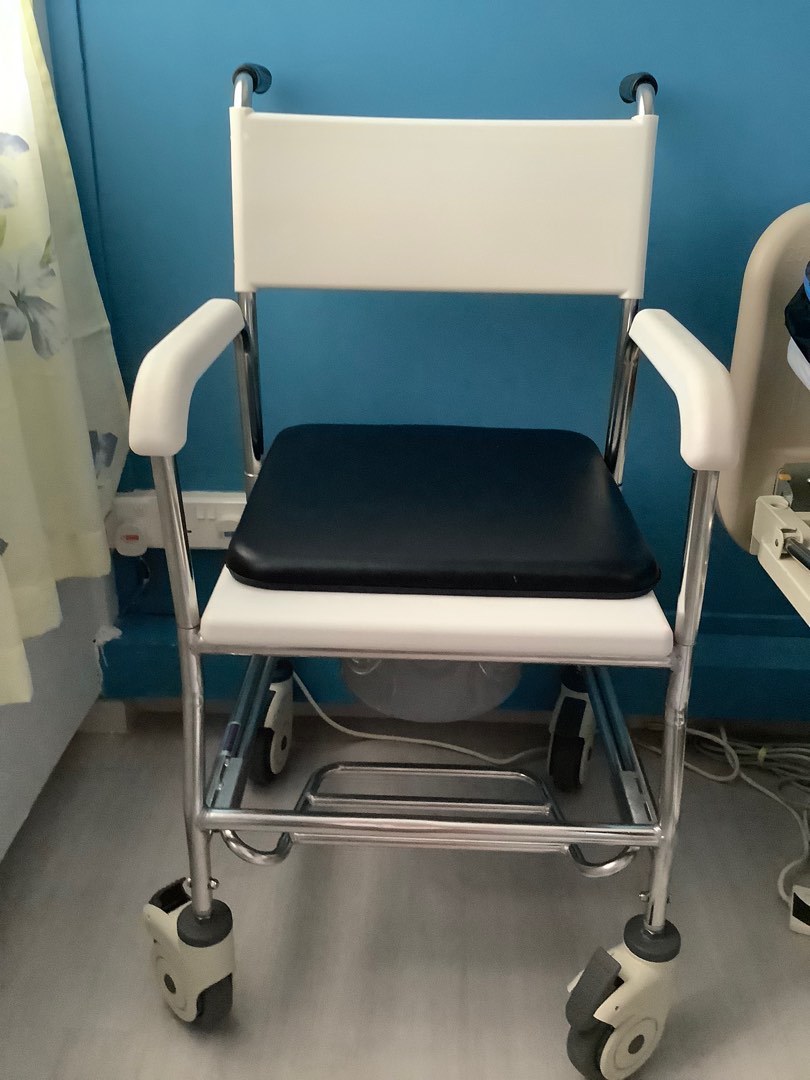 Comode, Health & Nutrition, Medical Supplies & Tools on Carousell
