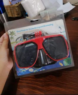 Dive mask with gopro mount