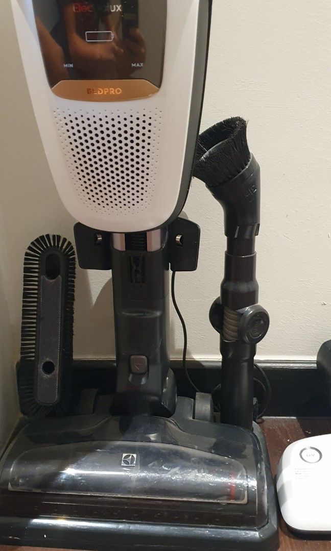 Electrolux Cordless Vacuum Cleaner (Pure F9), TV & Home Appliances