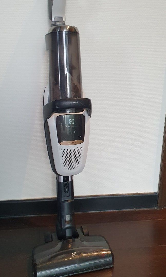 Electrolux Cordless Vacuum Cleaner (Pure F9), TV & Home Appliances