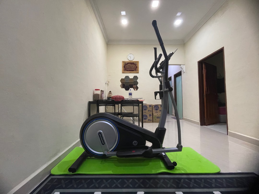 Elliptical Trainer, Sports Equipment, Exercise & Fitness, Cardio