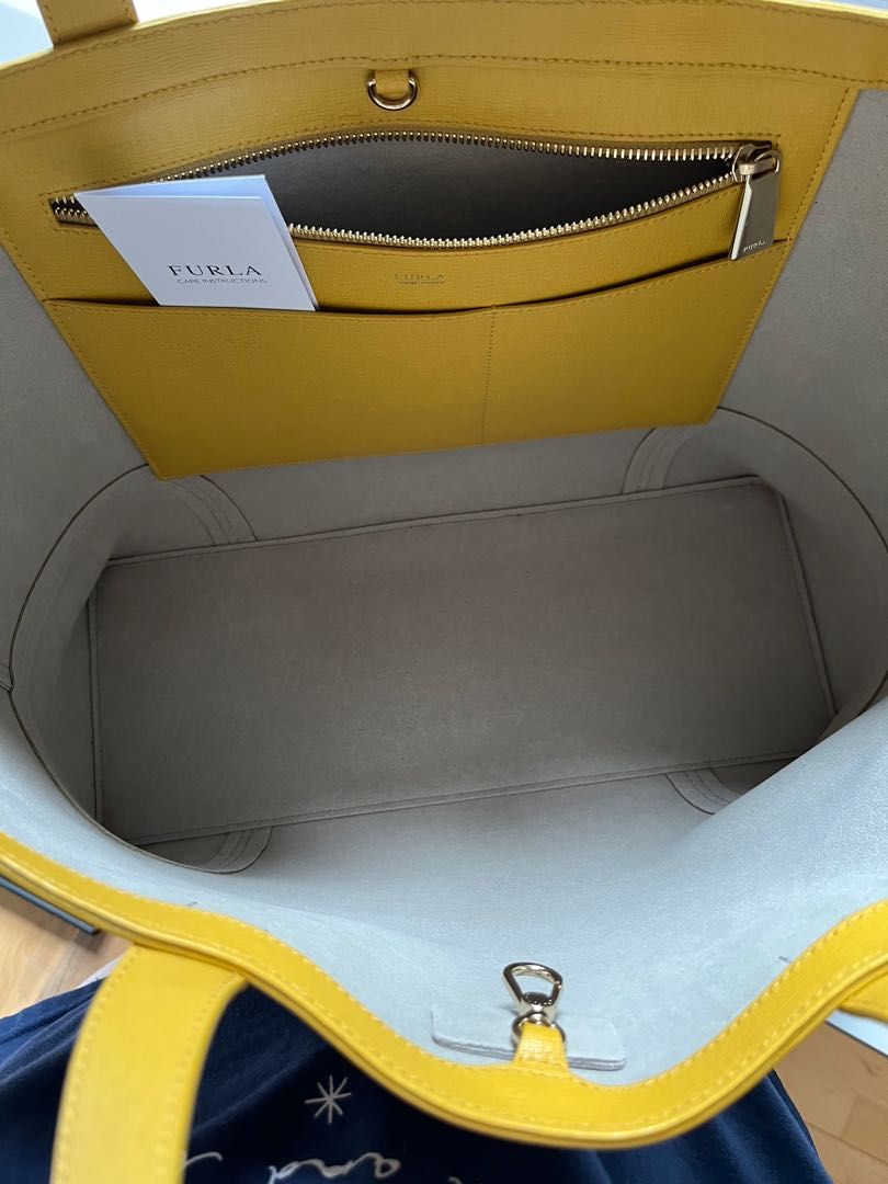 Furla saffiano hot sale leather shoulder bag