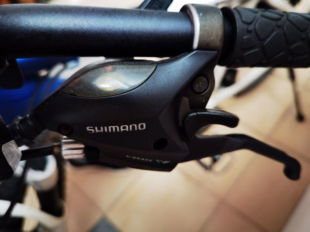 Giant Boulder Mountain Bike / Shimano Gear / 21 speeds / 26" Tyre