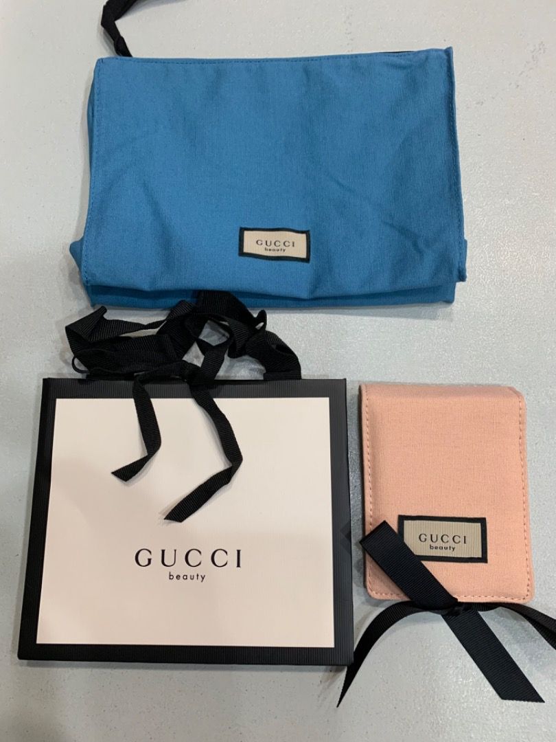 Gucci lips hotsell pouch