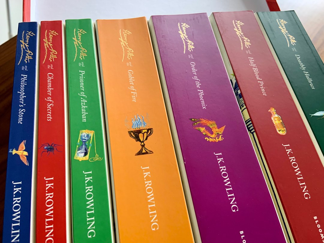 Harry Potter Box Set 2010 Edition, 興趣及遊戲, 書本 & 文具, 小說 & 故事書 Carousell