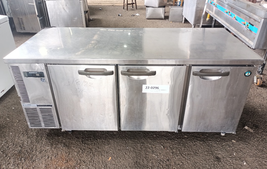 Hoshizaki 3 door counter chiller, TV & Home Appliances, Kitchen