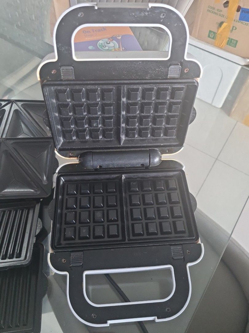 Kenwood 3in1, tostaer, waffle maker in working Condition, TV & Home