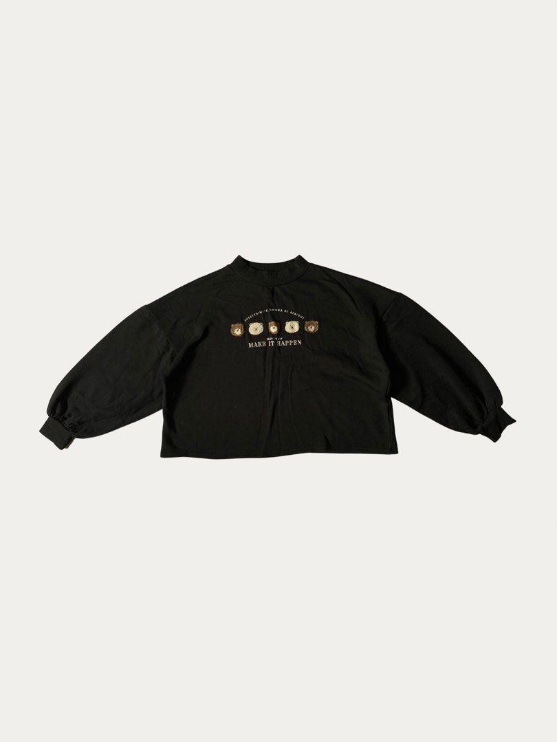 Khalita sweatshirts (Category: Longsleeves) located in Rodriguez. Submitted by peanutb (Listing ID 1209509088, Image 1). Description: 20” x 23”.