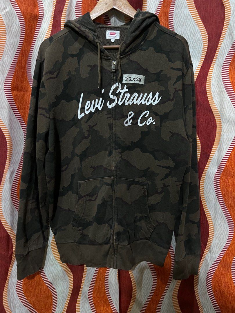 Levis camo hoodie, Men's Fashion, Coats, Jackets and Outerwear on Carousell