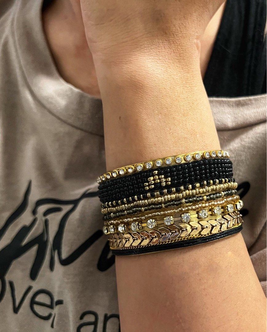 Gold stylish outlet bracelet