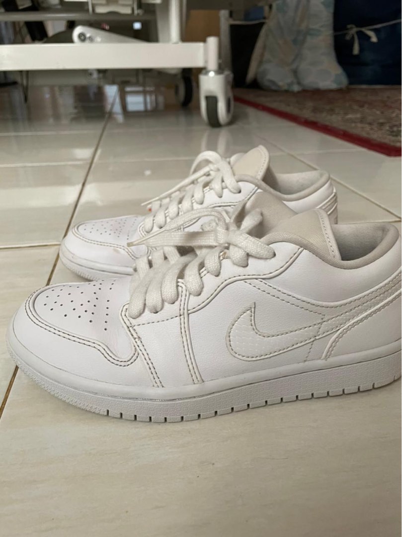 Nike air jordan 1 all white, Fesyen Wanita, Sepatu di Carousell