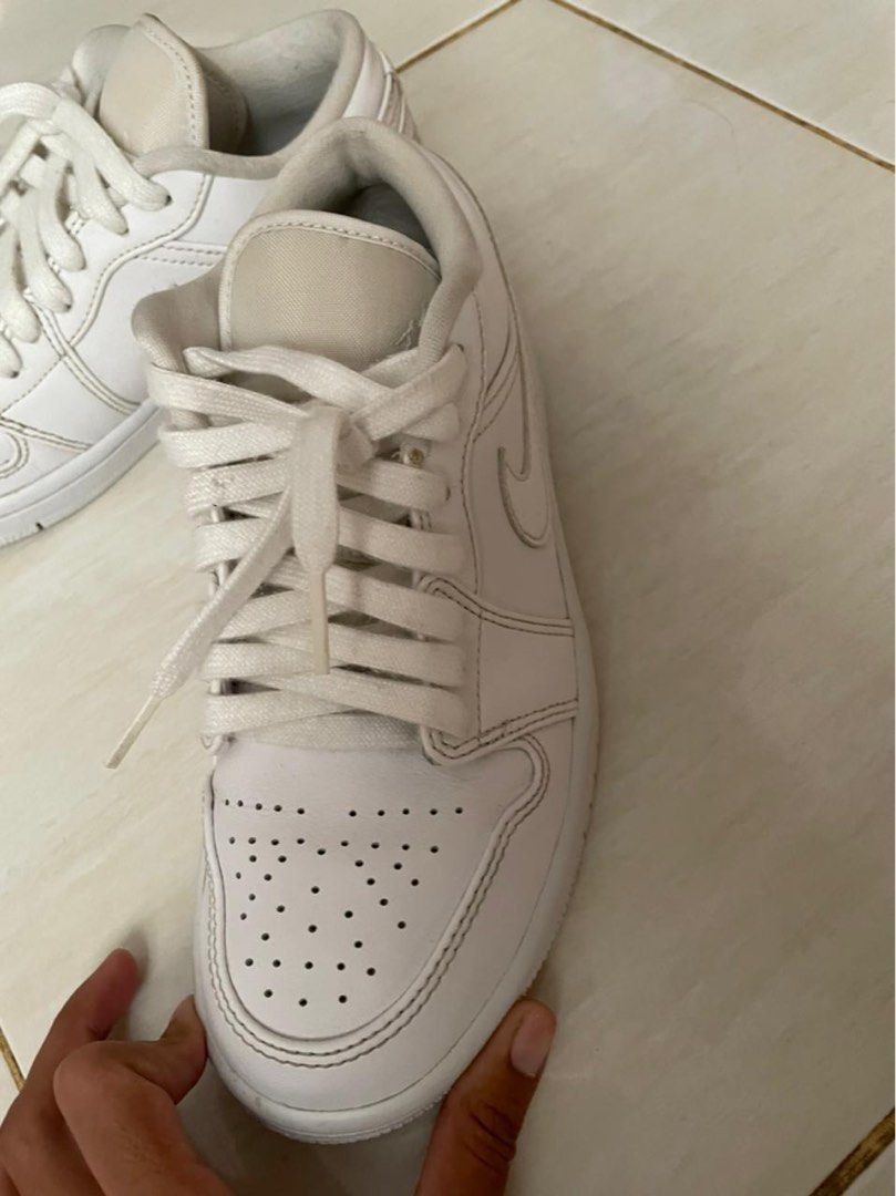 white nike air jordans 1