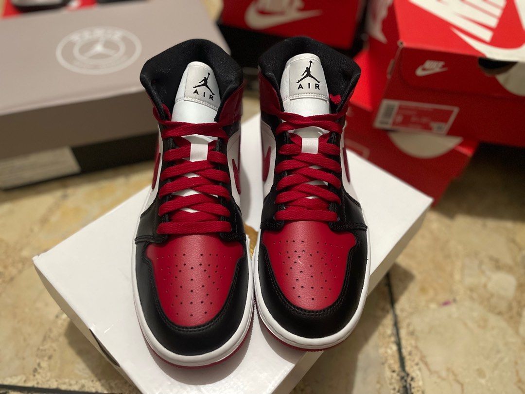 Nike Air Jordan 1 mid gym red chicago red toe, Fesyen Pria, Sepatu