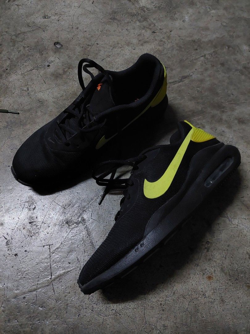 Nike air max best sale oketo sneaker men's black