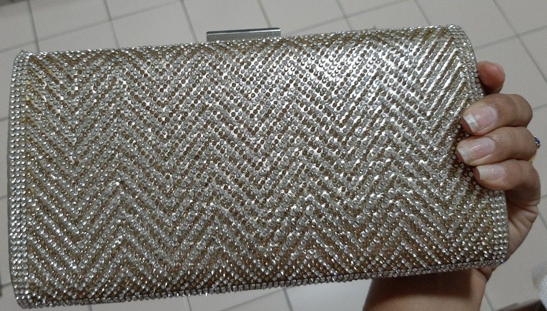 Esbeda clutch store