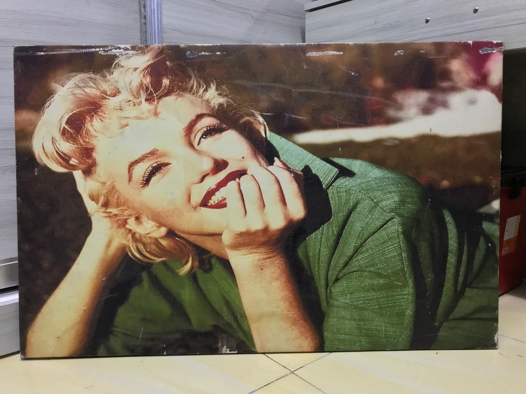 Senaat Interactie Encommium Old Marilyn Monroe Canvas Big Poster (Wood Frame), Hobbies & Toys,  Collectibles & Memorabilia, Stamps & Prints on Carousell