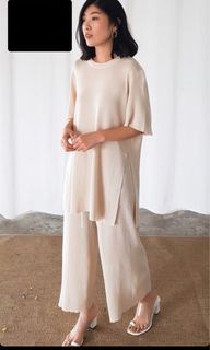 ONE SET BEIGE