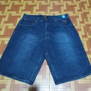 (Category: ) located in . Submitted by karlingthrift (Listing ID 1209531100, Image 1). Description: .