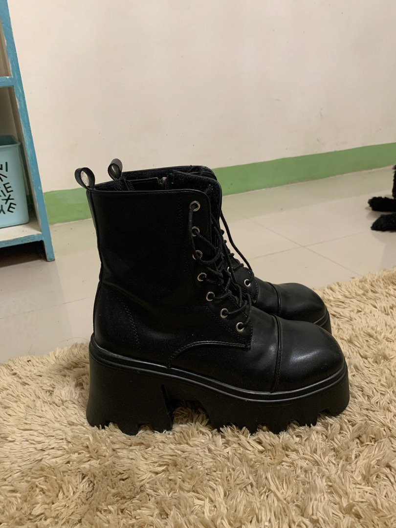 platfrom boots, Women's Fashion, Footwear, Boots on Carousell