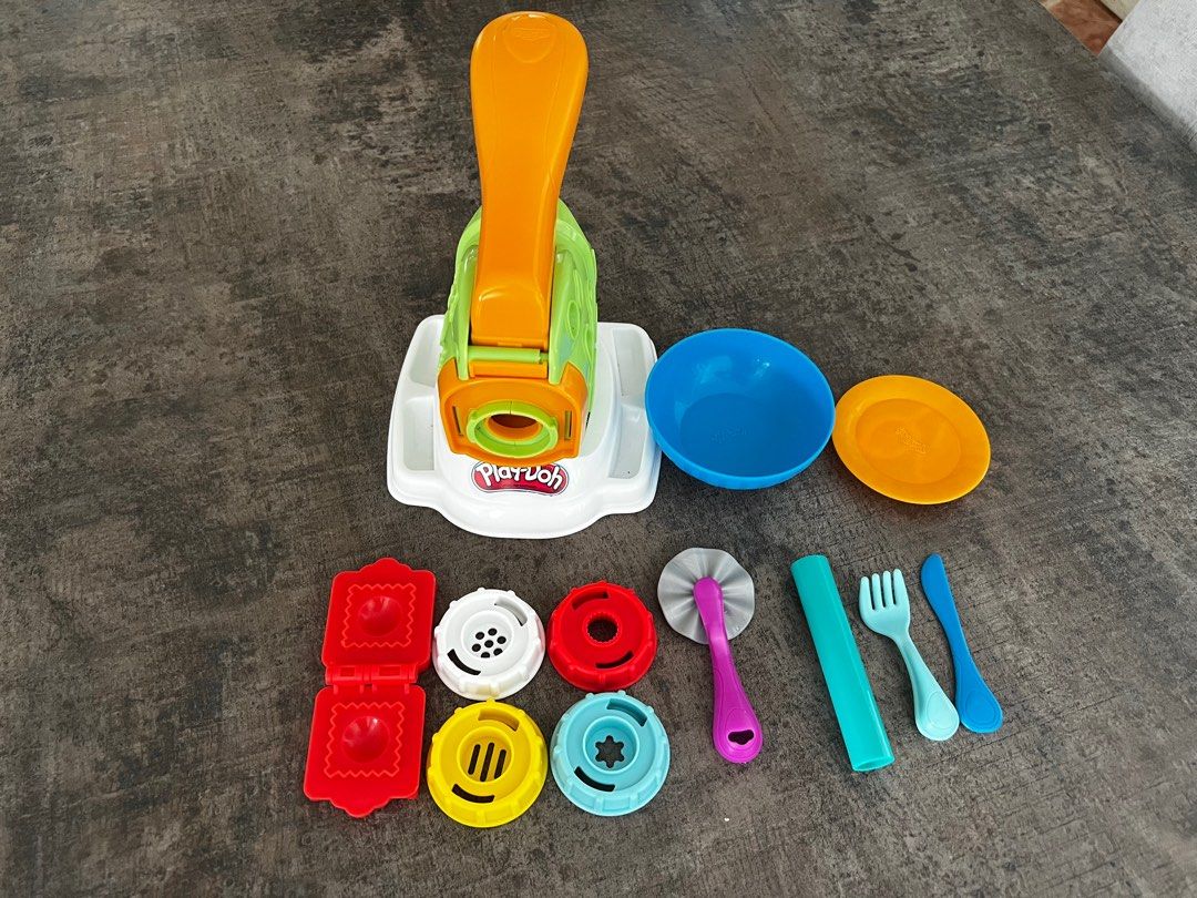 PlayDoh Kitchen Creations Magical Oven Play Food Set with light and